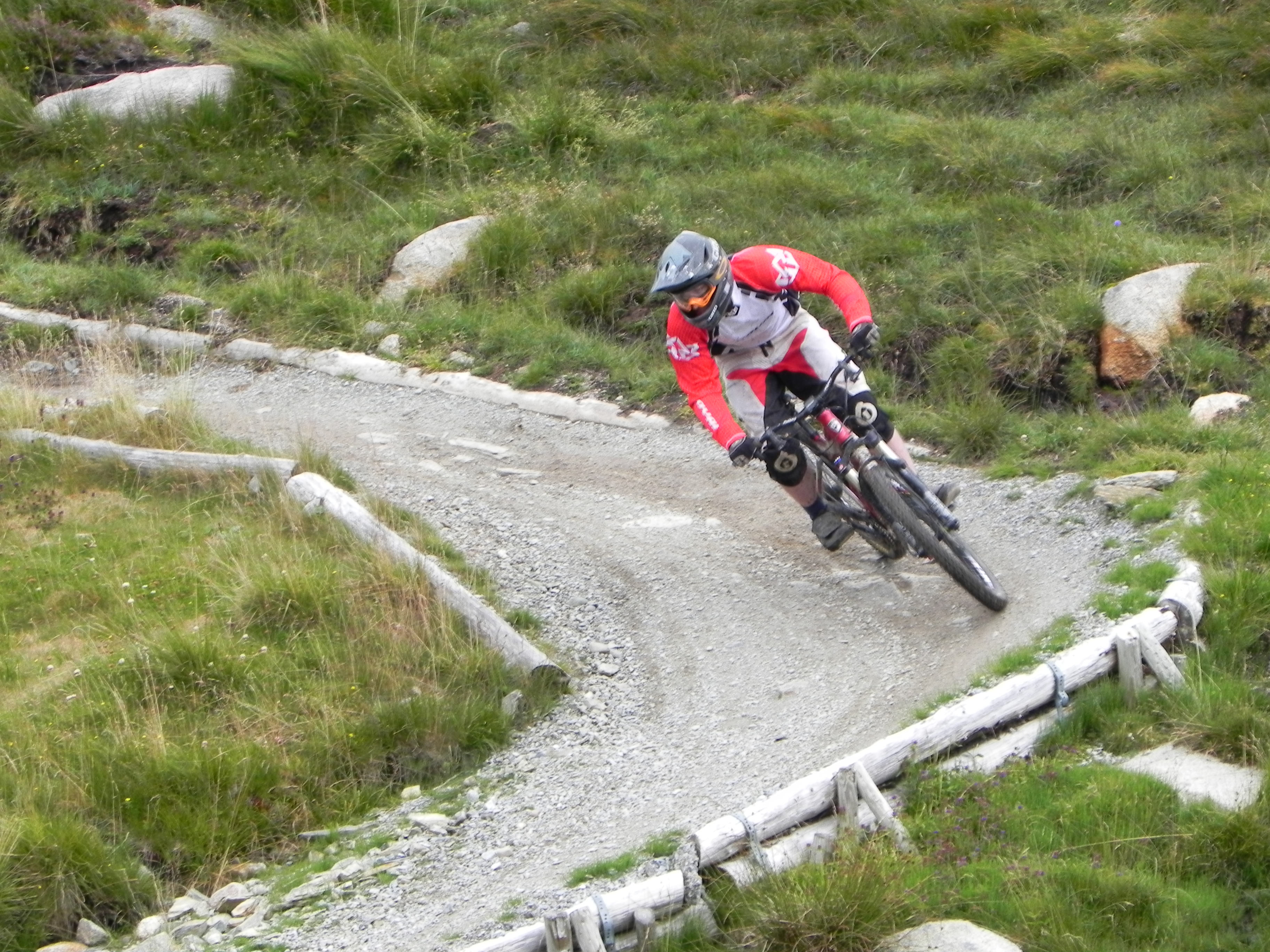 Downhill Mountainbiker auf der WorldCup Strecke am Ben Nevis