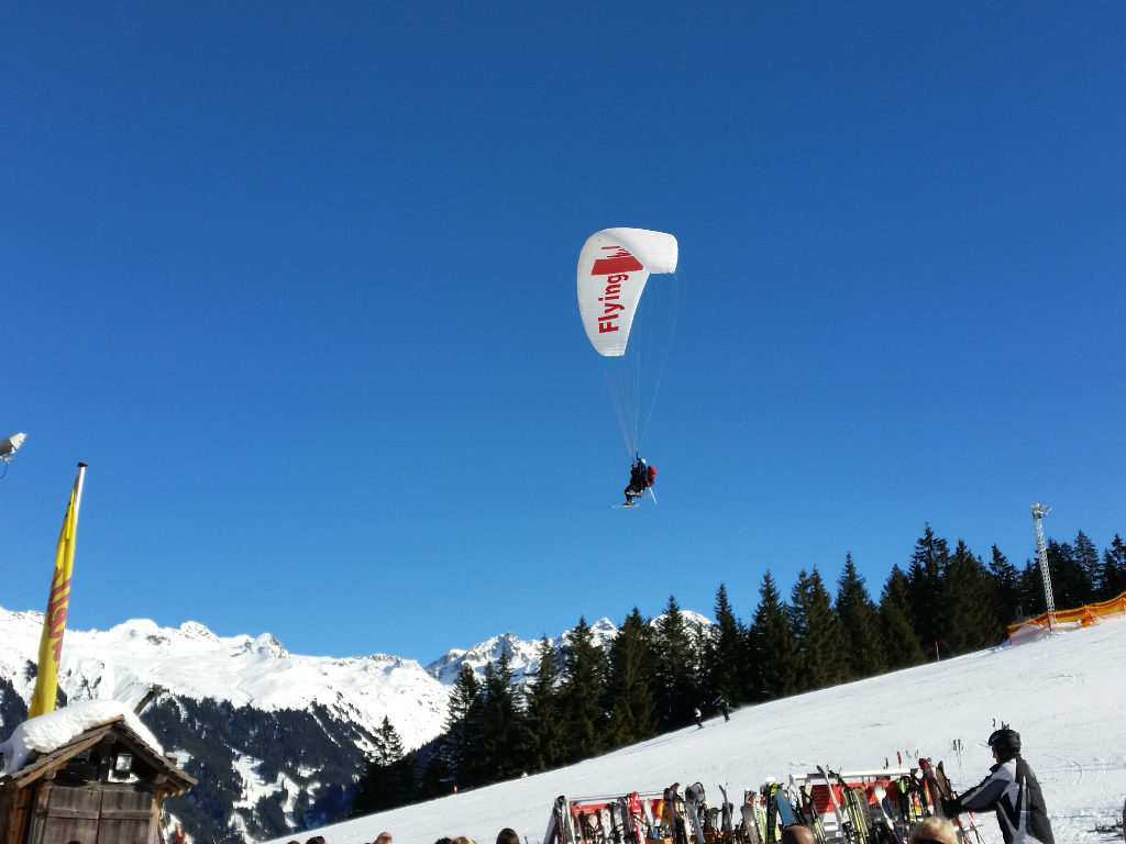 066_Paraglider